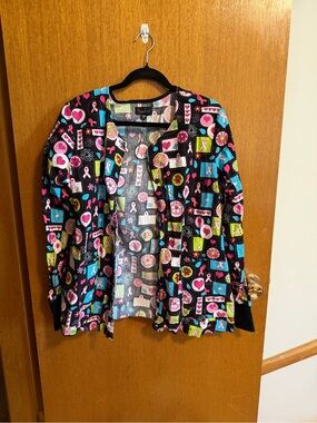 Peaches Uniforms Black Printed Open-Front Scrub Jacket with Pink & Blue Accents